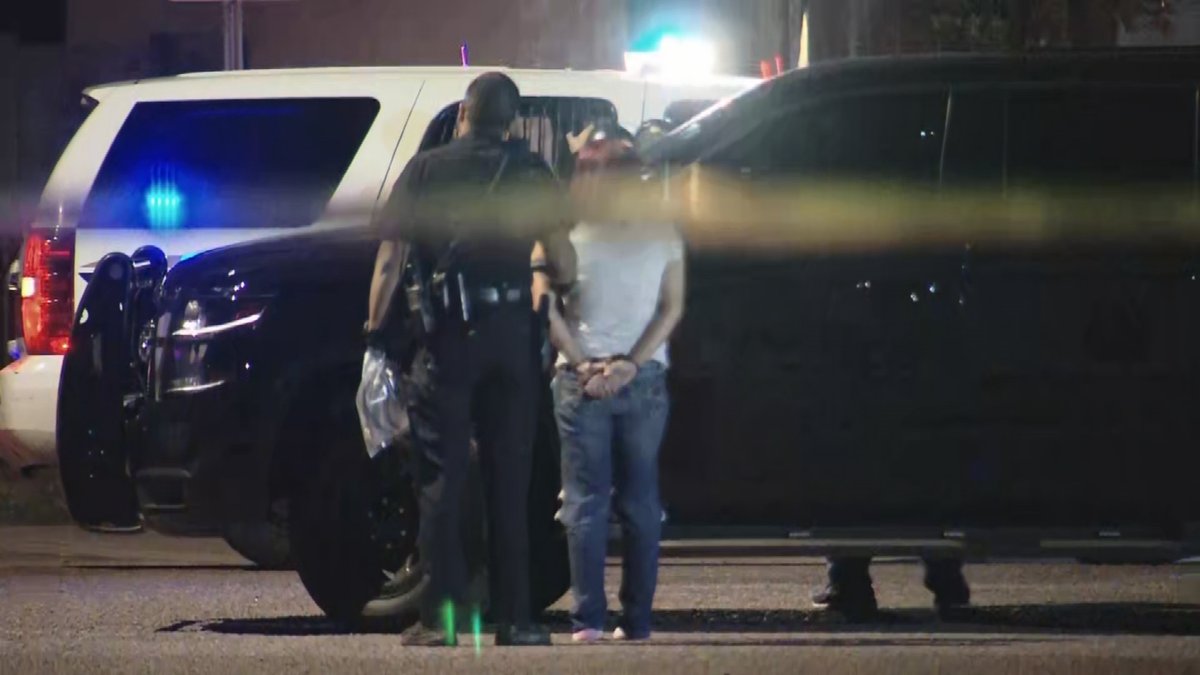 Phoenix Police Respond To Officer Involved Shooting, Searching For ...