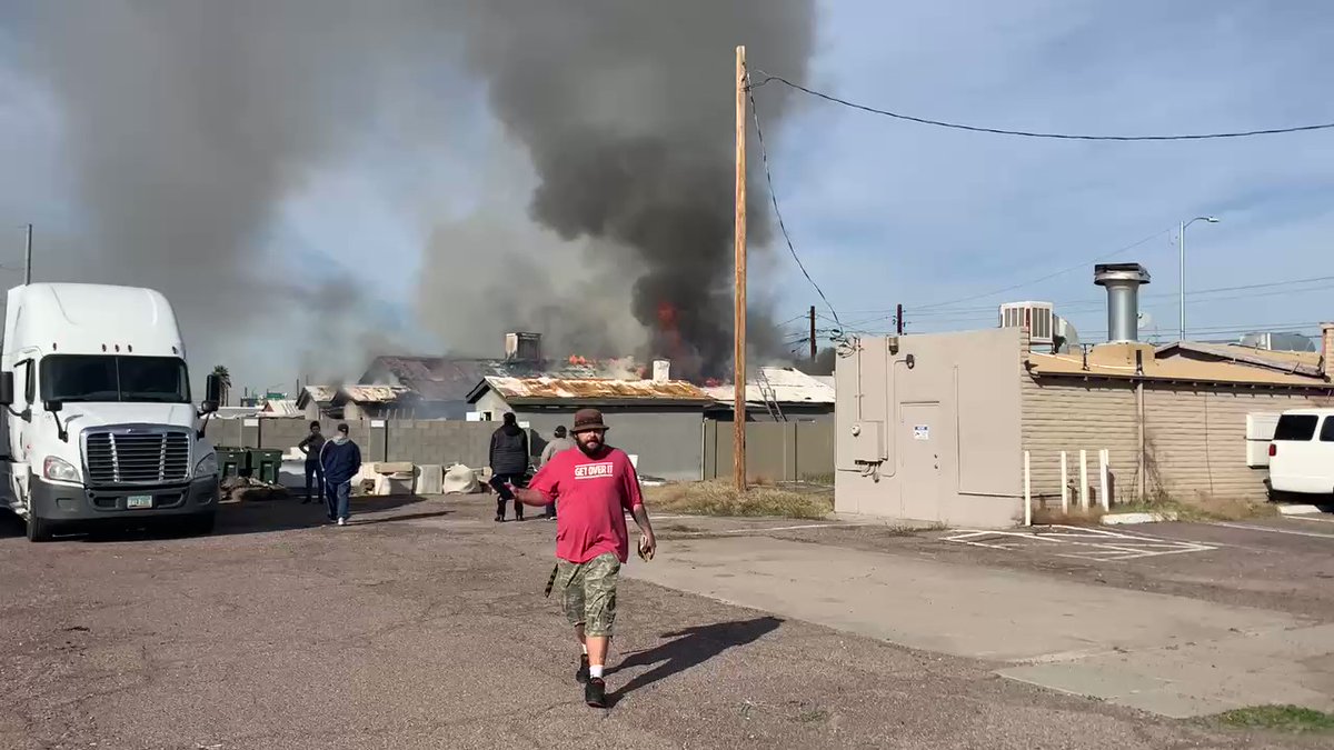 ⁦@PHXFire⁩ quickly extinguish vacant 1st alarm house fire 15th Ave & Grant  that went defensive , authorities now investigating the cause