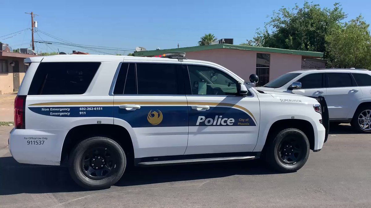 ⁦@PhoenixPolice⁩ investigating shooting that's a homicide 22nd Ave & Heatherbrae