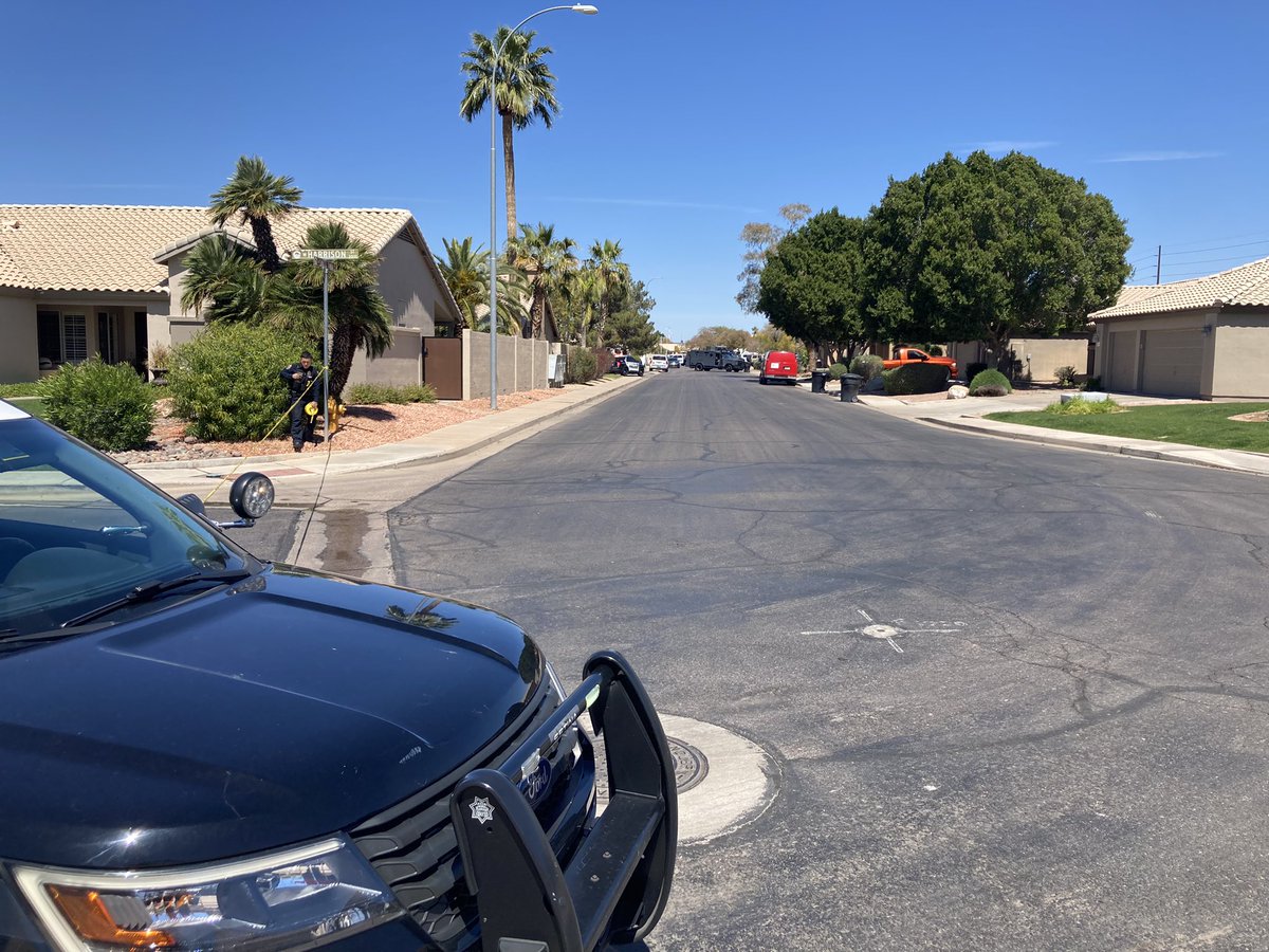 Shooting incident in the area of Ray and Dobson in Chandler. Several places including nearby schools on lockdown. @ChandlerPolice say one person is in the hospital as they search for a known suspect involved in a domestic violence situation