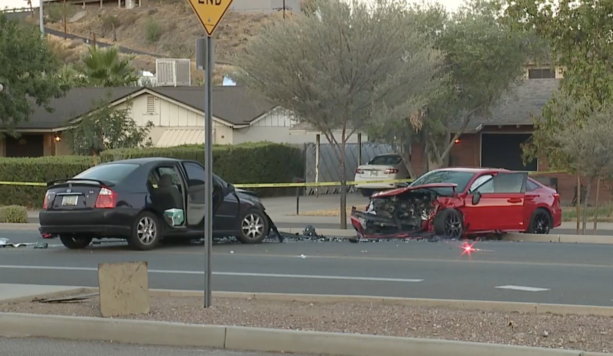 Phoenix police investigating two deadly crashes early Wednesday morning