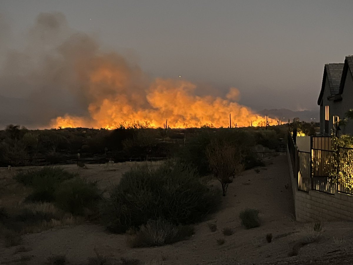 The Gate Fire continues to burn tonight in North Scottsdale. It’s burning away from homes, but has grown to between 80-100 acres as per @ScottsdaleFire