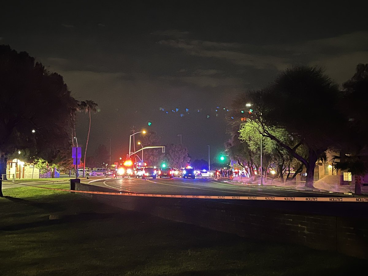 POLICE INVOLVED SHOOTING: Tempe police are responding to a OIS near College and Curry. We have multiple crews there, and we are on our way as well.   suspect is in custody according to Tempe PD, and their Public Information Officer is in route