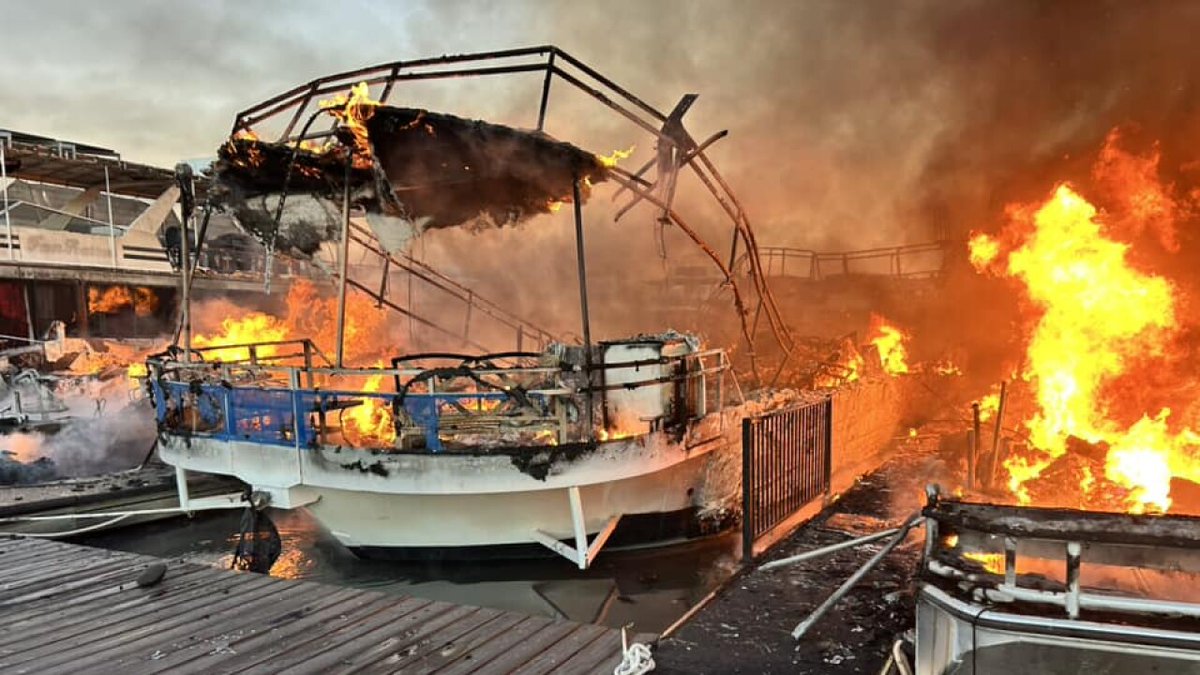 Three house boats and a jet ski were destroyed by a fire this morning at Roosevelt Lake. Luckily, nobody was injured