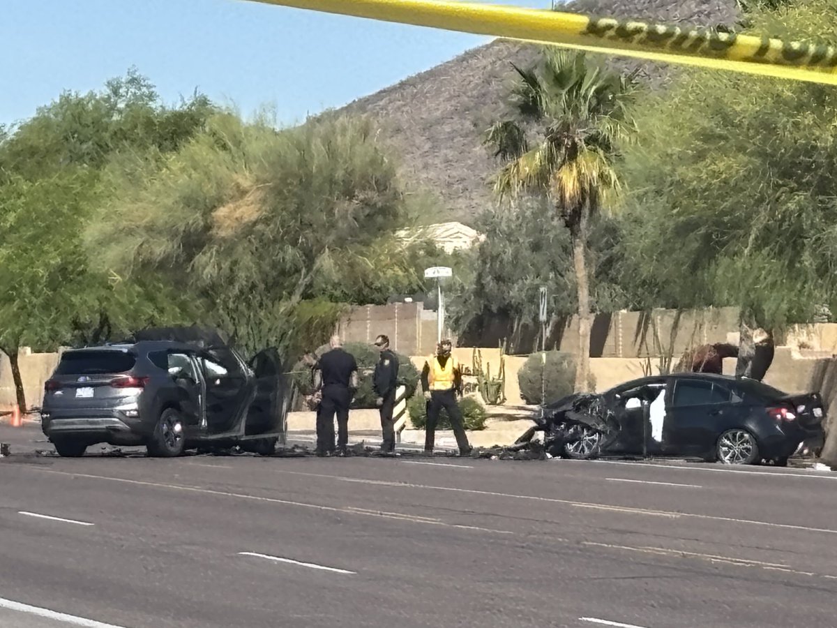 ⁦@PhoenixPolice⁩ investigating two vehicle crash with critical injuries 45th Ave & Happy Valley Rd. Authorities say one of the injured is a child