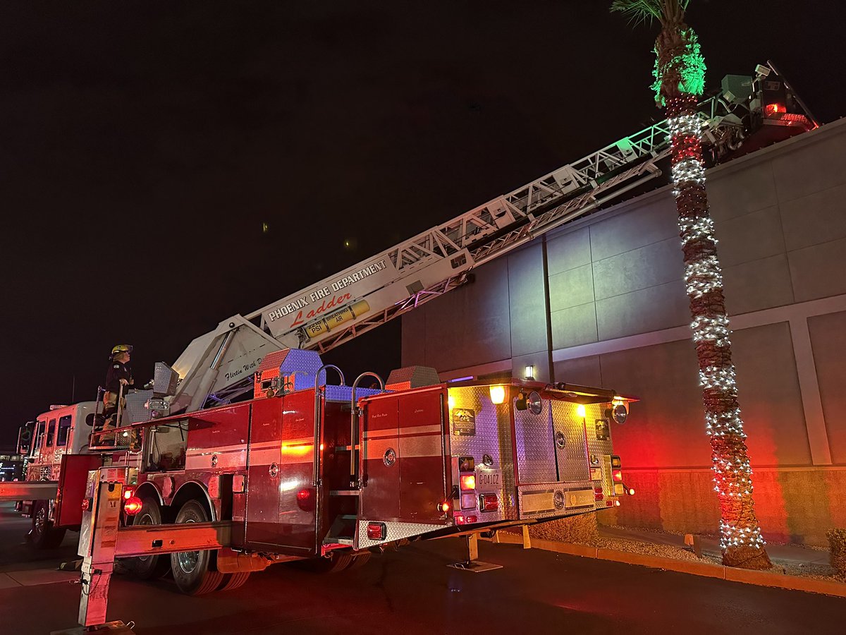 Firefighters from Phoenix and @ScottsdaleFire have extinguished a fire at a strip mall near Mayo Blvd and Scottsdale Rd. Investigators are on scene to determine the cause